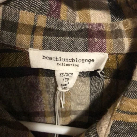 2 beachlunchlounge plaid shirts!❤️ - Picture 6 of 8